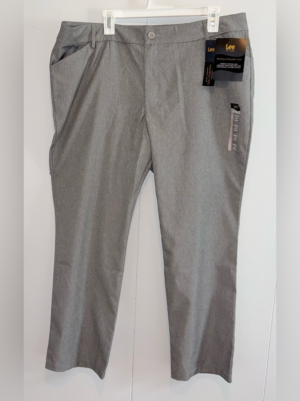 Lee Revolutionary Fits Relaxed Fit Straight Leg Mid Rise Gray Pants NWT 18 Short